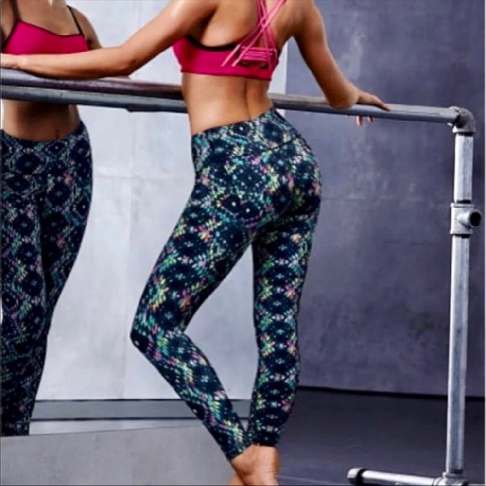 NWOT Victoria’s Secret VSX Knockout Tribal Kaleidoscope Leggings Tights XS